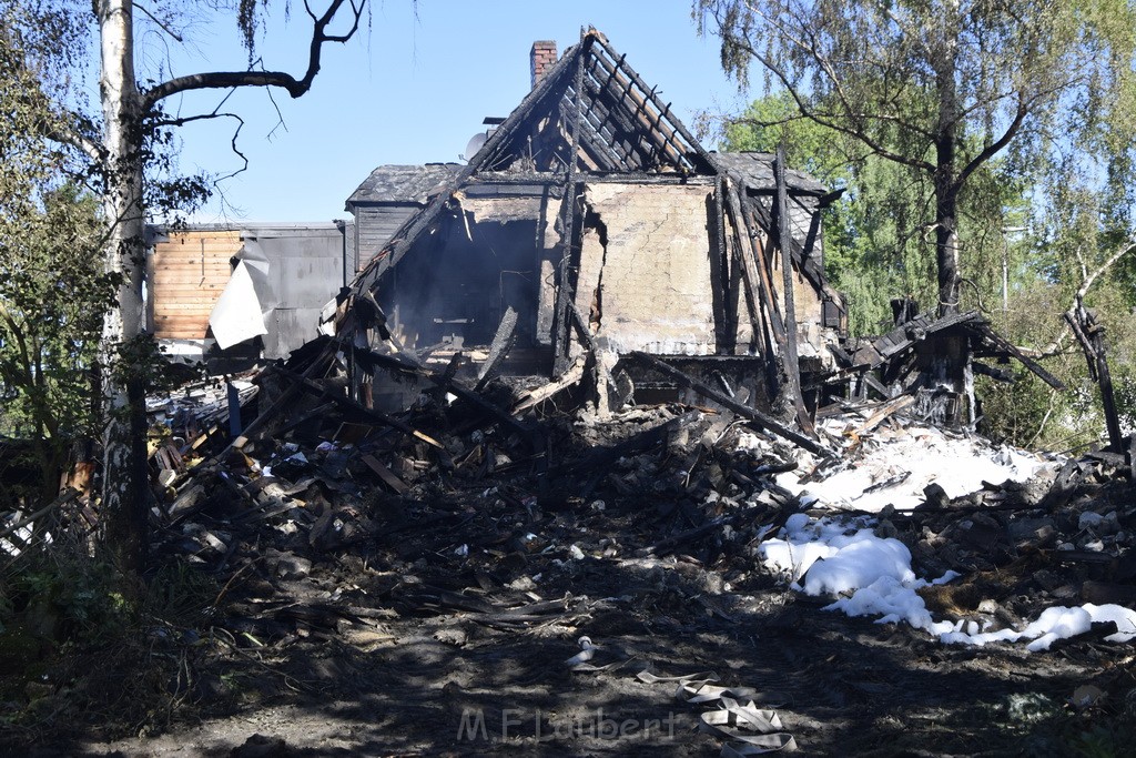 Grossfeuer Einfamilienhaus Siegburg Muehlengrabenstr P1354.JPG - Miklos Laubert